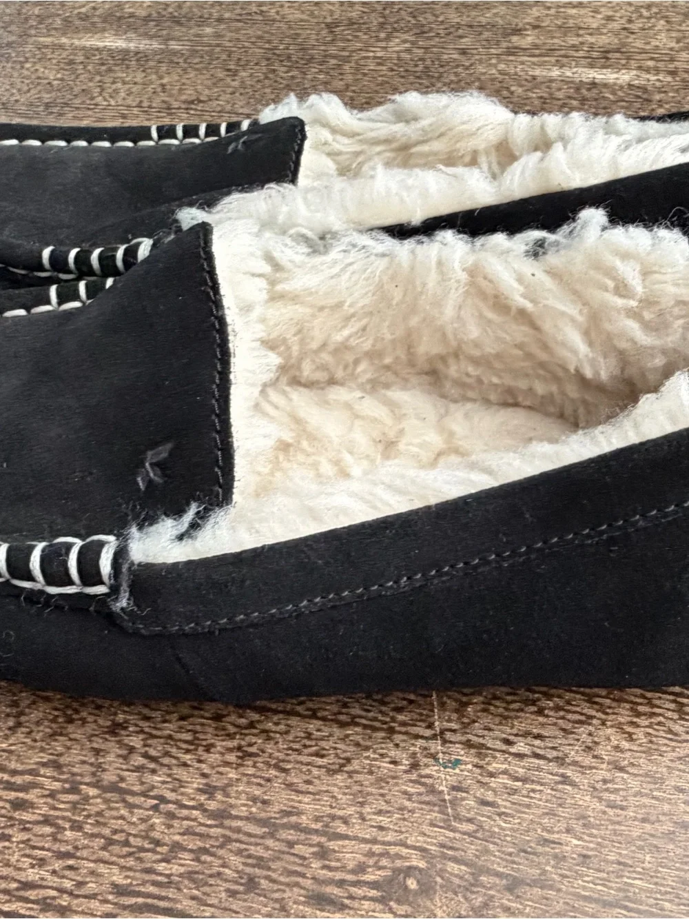 Koolaburra UGG Black Moccasin Slippers Size 6